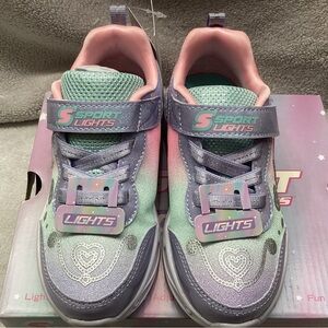 Girl’s Sketchers w/ lights size 10